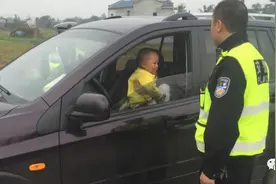 一线微观丨5座车坐5个人，再抱一个婴儿算超员吗？图片