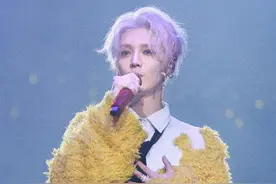 鹿晗：很想在平行时空里，坐在台下，看一次自己的演唱会图片