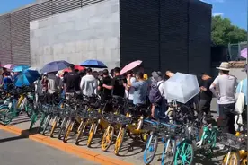 北大恢复校园预约参观！酷暑中，来看校门口队有多长图片