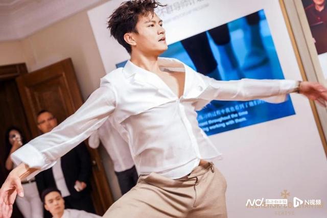 ��ʫ�������Ϻ���Ļ��ʱ��չ���������ӳ�������������