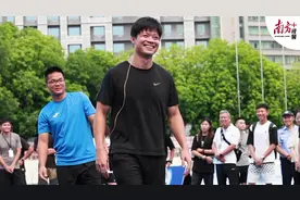 跑出加速度！苏炳添在暨大开实训课了图片