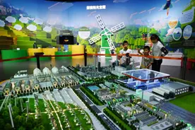 来中国科技馆 看“一滴油的奇妙旅行”图片