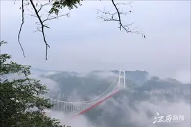 江西日报记者聚焦矮寨大桥：一桥飞架宛如虹图片