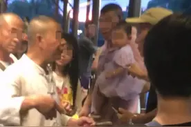 婴儿坐游船需买票？景区回应图片