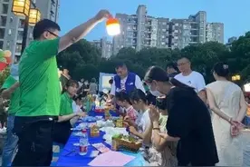 助力“夜经济”，精彩市集吸引居民走出楼栋图片