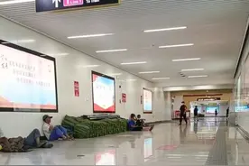 洛阳地铁保安驱赶纳凉农民工？客服回应：会提醒，不强制图片