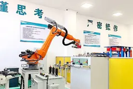 首台配变三维自动接线机器人在威建成投运图片