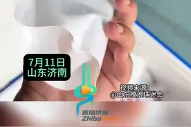 球场不能带瓶装水，山东泰山队球迷会免费供水，还特地为申花球迷准备了一箱，网友：这个必须点赞图片