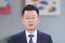千万别再忽略孩子的臭脚了，孩子脚臭不当回事别等他抓痒就晚了。图片