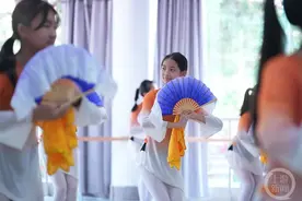 暑期学艺 “舞”动夏日图片