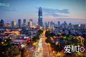 分外妖娆！济南泉城路“花瓣路灯”成网红打卡点，会舞动还有三色灯光图片