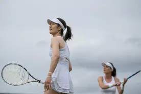姜山给孩子解说李娜比赛，”吐槽“：妈妈连续打了两个臭球图片