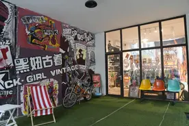 “00后”街舞老师转行做“古着”，开店初衷为“取悦自己”图片