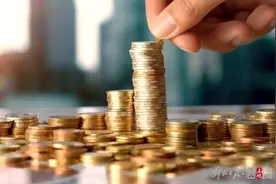 暴富！男子在自家挖出700多枚200年前硬币，价值数百万美元图片