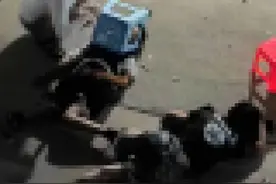 9岁男孩被跳楼者砸伤住进ICU昏迷7天，官方：跳楼者已身亡，正协调对男孩的救助图片