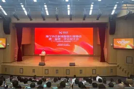 产业集群｜杭州东大门外这个乡镇，生产了四季青七成的女装图片