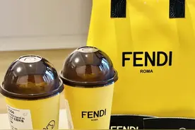 19元的FENDI，580元的LV……奢侈品跨界联名，年轻人也开始“精明”了图片