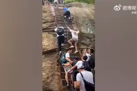 游客爬华山云梯跌落，景区：已送医治疗，云梯已关闭图片