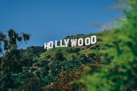 60年首次！好莱坞编剧演员将联手罢工：要后期分红，关切AI复制表演图片