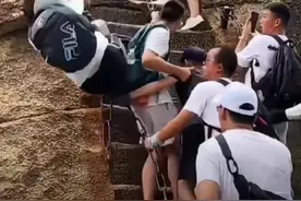 游客爬华山踩空跌伤，景区称送医后无大碍！云梯段已封闭整修图片