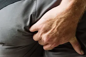 从一颗“痘痘”变成了“小鸡蛋”，屁股的事情可真不能大意，夏季，这种病开启高发模式图片