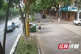 常德安乡：女子骑车逆向进出道路未减速 被来车撞翻还要负主责图片