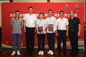 北京奥运博物馆首次收藏奥运冠军手模和脚模图片