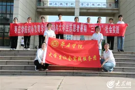 枣庄学院初等教育学院 “七彩假期 携手‘童’行”服务队到台儿庄区开展暑期“三下乡”社会实践活动图片