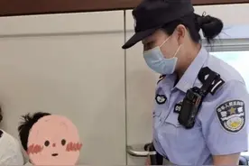 一家三口赶高铁，父母上了车，9岁小男孩却……图片