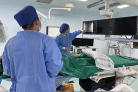 婆婆“忍腰痛”十余年，协和江南医院制定个性化方案成功治疗图片