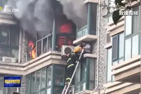 新时代美德山东 | 山东好汉徒手爬楼 勇救被困火海少女图片