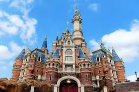 各地疯抢的迪士尼到底有多赚钱？市值万亿，全球销冠上海迪士尼已涨价4次图片