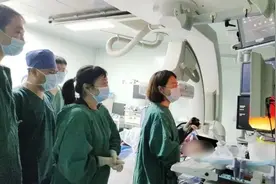 滨医附院超声内镜引导下成功穿刺引流胰腺巨大囊肿图片