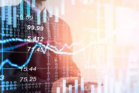 美元7连跌，年底人民币汇率有望回到7.0以下？有外贸从业者将美元换回人民币图片