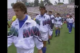 忧郁的背影😢巴乔踢飞点球，意大利负巴西无缘94年世界杯图片