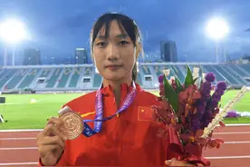 （体育）田径——亚洲锦标赛：李玉婷获女子200米季军图片