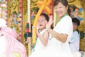 20位罕见病患儿体验“陪伴之旅” 故事里“旋转木马就是幸福快乐”图片