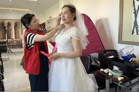 且以深情共白头，圆梦婚纱照定格他们的幸福瞬间图片