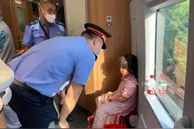 意外上错列车母女走散，高铁列车长暖心助力图片