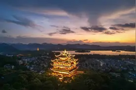 夏日惊喜！大雨后杭州现绝美晚霞图片