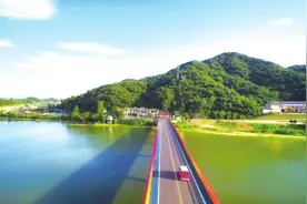 当山水信阳遇上“一片叶子”……图片