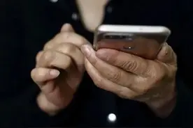 女子狂打2761个虚假紧急电话被抓…理由：太孤独了？图片