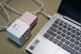 笔记本电脑可以一直插着电源吗？会弄坏电池吗？图片