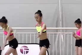拾光|12岁小学生苦练艺术体操成国家一级运动员，妈妈是教练图片