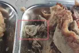 广州一学校食堂吃出胶状异物，有学生怀疑是避孕套，校方：鸭子眼球膜图片