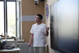 他用十年时间完成人生赛道的弯道超车后毅然“掉头” 会宁寒门学子给出的答案让人动容图片