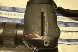 部分用户反映尼康Z8机身背带扣断裂或脱落图片