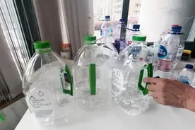 自来水发臭两周了，原因还没查出来？长宁一大厦陷用水困境，居民呼吁全面检修图片