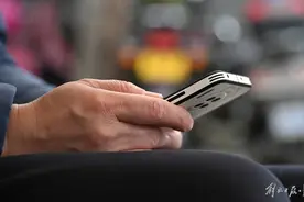 网曝联通APP英文版充值优惠更多，投诉后已持平图片