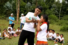 36岁清华硕士做环卫工，回应“浪费资源”：我不是全职，体验时间也并不长图片